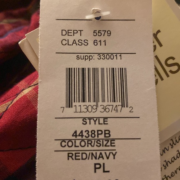 New Baxter and Wells Quilted Plaid Vest Petite Medium. Snap closures and Pockets - Picture 6 of 6